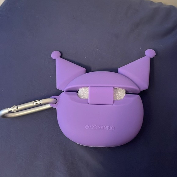 Sanrio Kuromi AirPods case - Picture 2 of 4